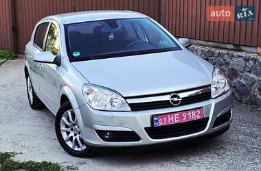 Хэтчбек Opel Astra 2004 в 