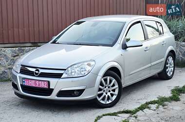 Хэтчбек Opel Astra 2004 в 