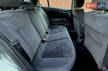 Хэтчбек Opel Astra 2004 в 