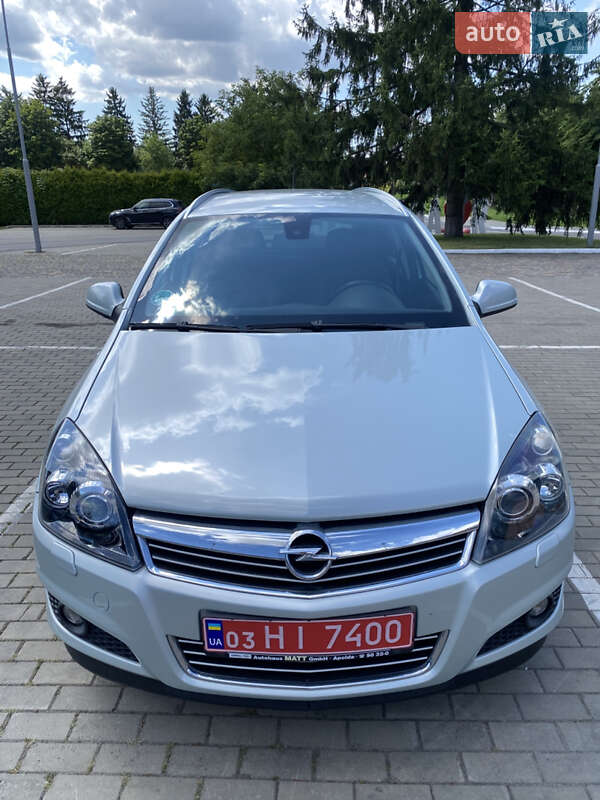 Універсал Opel Astra 2009 в Луцьку