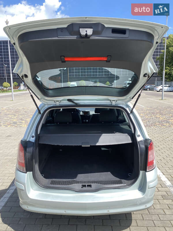 Універсал Opel Astra 2009 в Луцьку