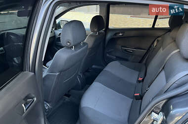 Хэтчбек Opel Astra 2012 в 