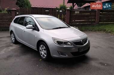 Універсал Opel Astra 2011 в Івано-Франківську