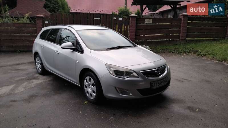 Opel Astra 2011
