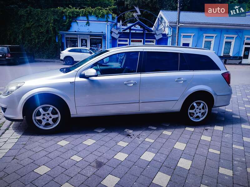Универсал Opel Astra 2004 в Ужгороде