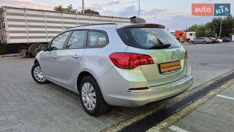 Універсал Opel Astra 2015 в Одесі