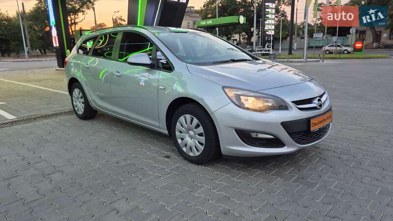 Універсал Opel Astra 2015 в Одесі