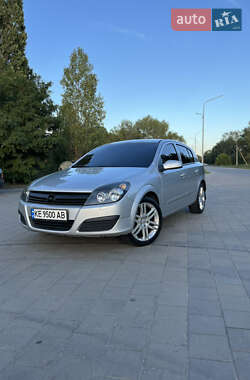Хэтчбек Opel Astra 2006 в Горишних Плавнях