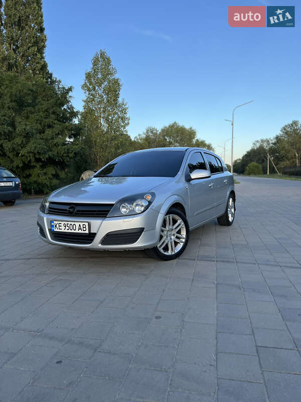 Хетчбек Opel Astra 2006 в Горішніх Плавнях