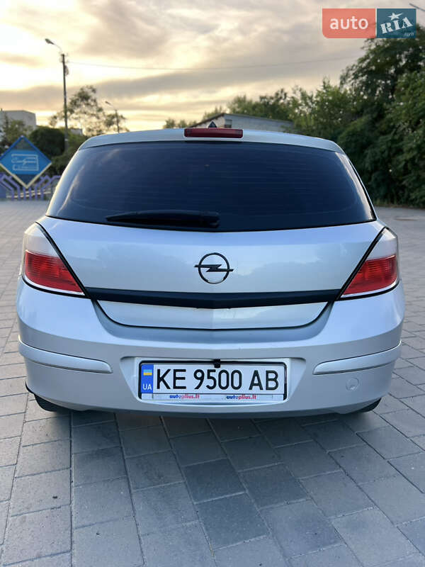 Хетчбек Opel Astra 2006 в Горішніх Плавнях