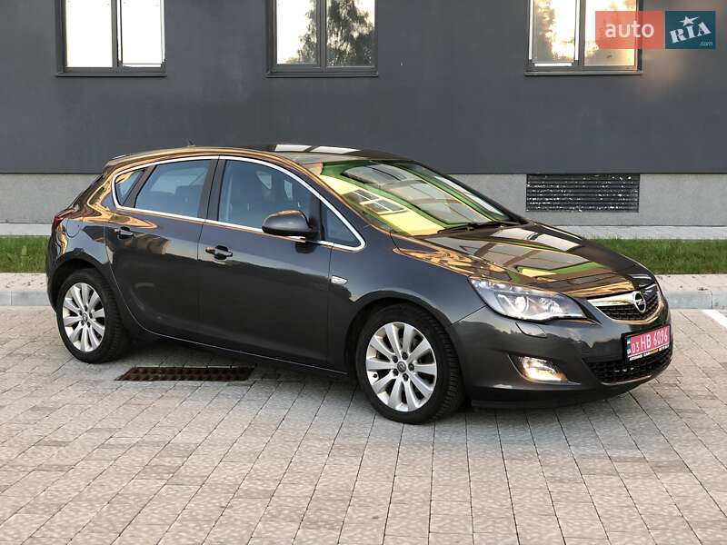 Хэтчбек Opel Astra 2012 в Львове