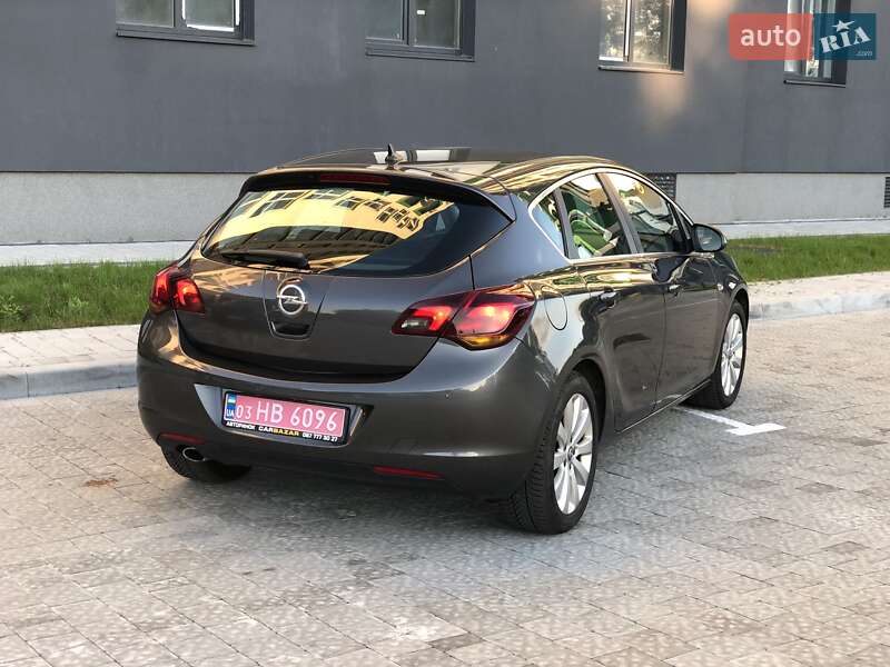 Хэтчбек Opel Astra 2012 в Львове