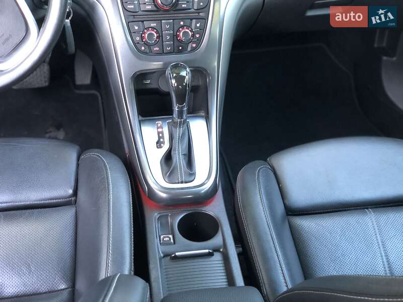 Хэтчбек Opel Astra 2012 в Львове