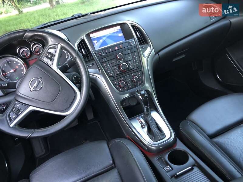 Хэтчбек Opel Astra 2012 в Львове