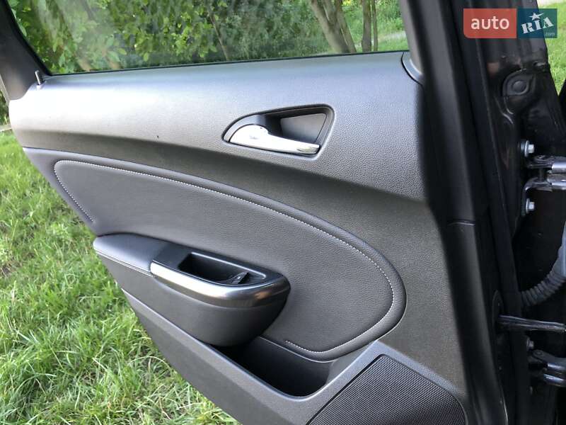Хэтчбек Opel Astra 2012 в Львове