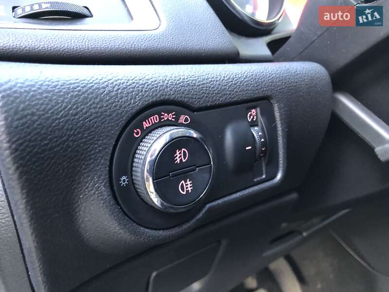 Хэтчбек Opel Astra 2012 в Львове