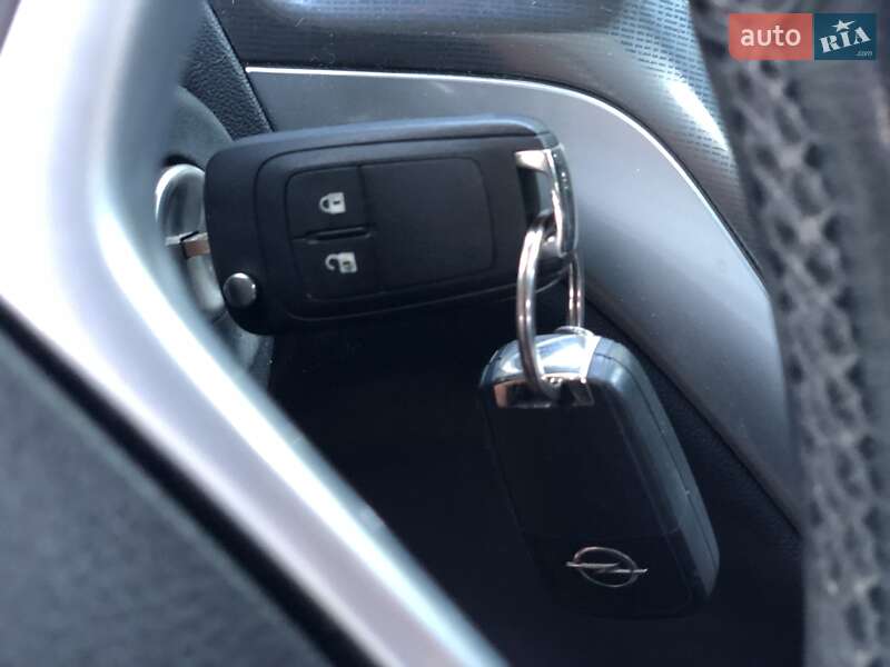 Хэтчбек Opel Astra 2012 в Львове
