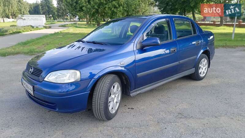 Седан Opel Astra 2005 в Путивле