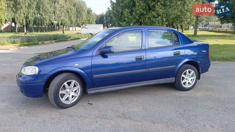 Седан Opel Astra 2005 в Путивле