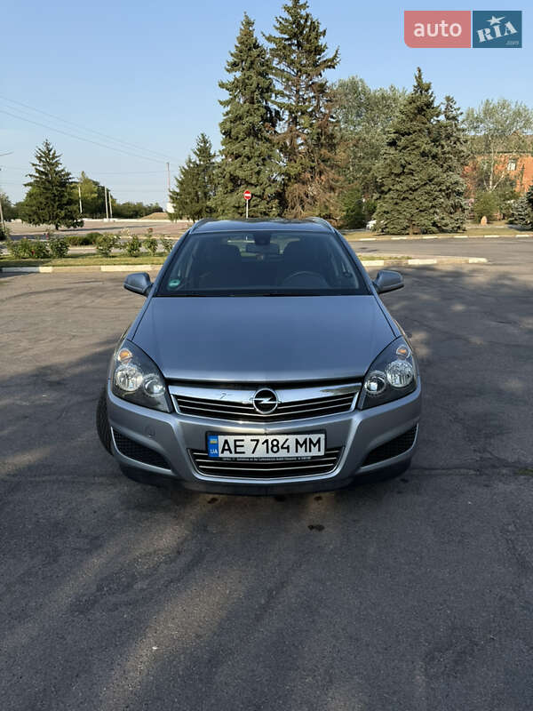 Универсал Opel Astra 2010 в Никополе