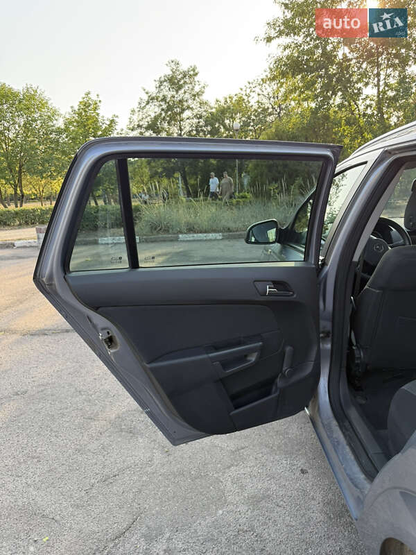 Универсал Opel Astra 2010 в Никополе