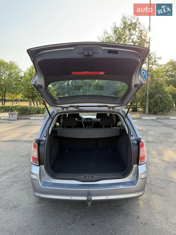 Универсал Opel Astra 2010 в Никополе
