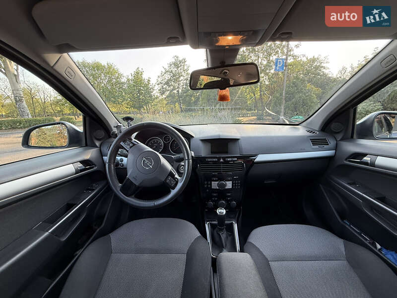Универсал Opel Astra 2010 в Никополе