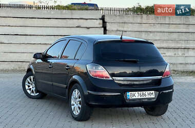 Хэтчбек Opel Astra 2005 в 