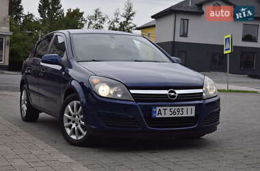 Хэтчбек Opel Astra 2004 в 