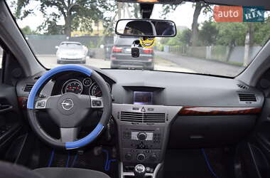 Хэтчбек Opel Astra 2004 в 