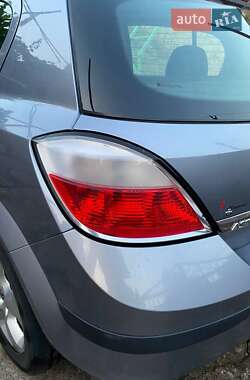 Хэтчбек Opel Astra 2004 в 