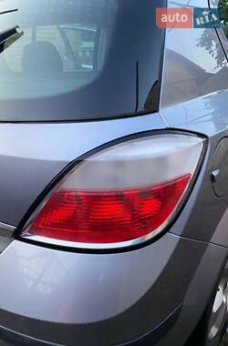 Хэтчбек Opel Astra 2004 в 