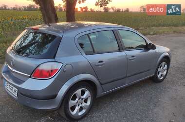 Хэтчбек Opel Astra 2004 в 