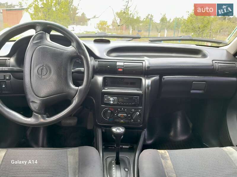 Седан Opel Astra 1997 в Иванкове