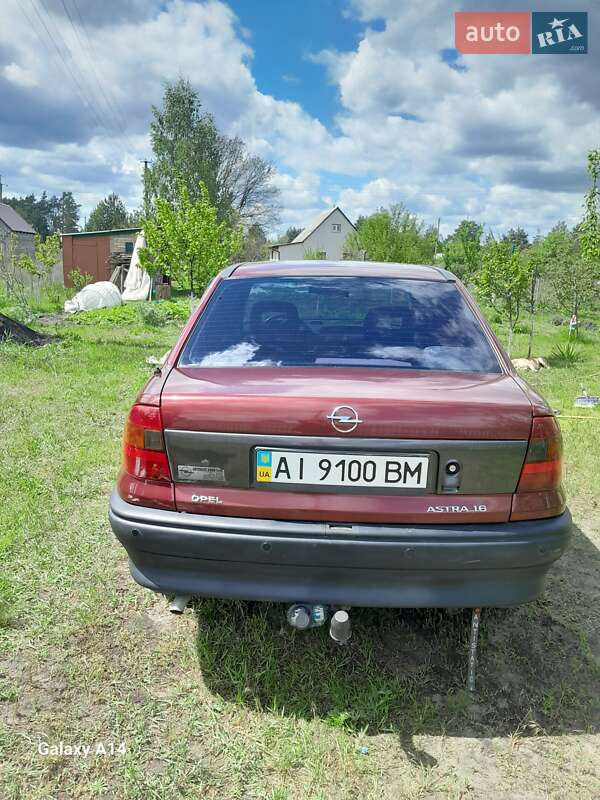 Седан Opel Astra 1997 в Иванкове