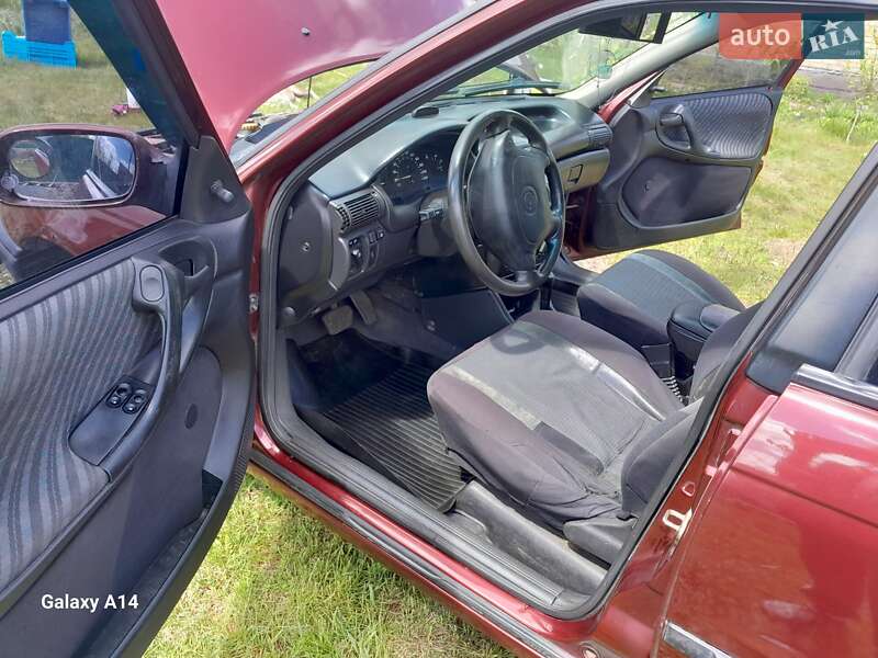 Седан Opel Astra 1997 в Иванкове