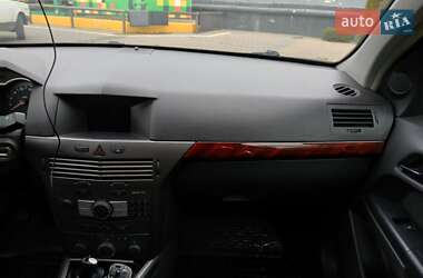Универсал Opel Astra 2004 в 