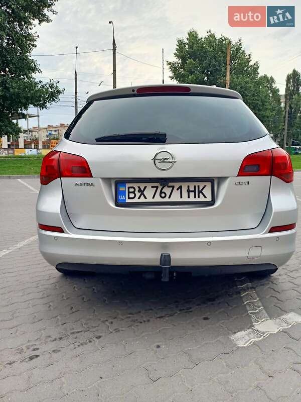 Универсал Opel Astra 2011 в Хмельницком