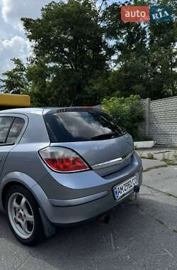 Хэтчбек Opel Astra 2007 в 