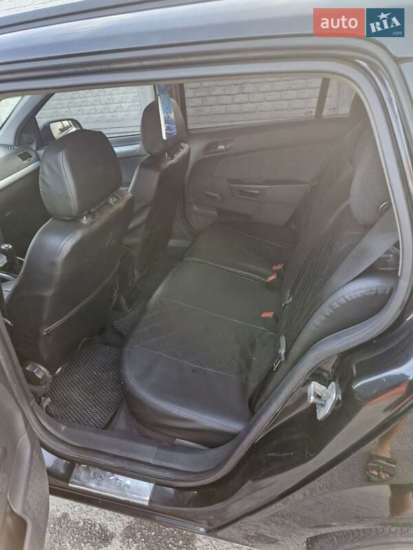 Универсал Opel Astra 2005 в Знаменке