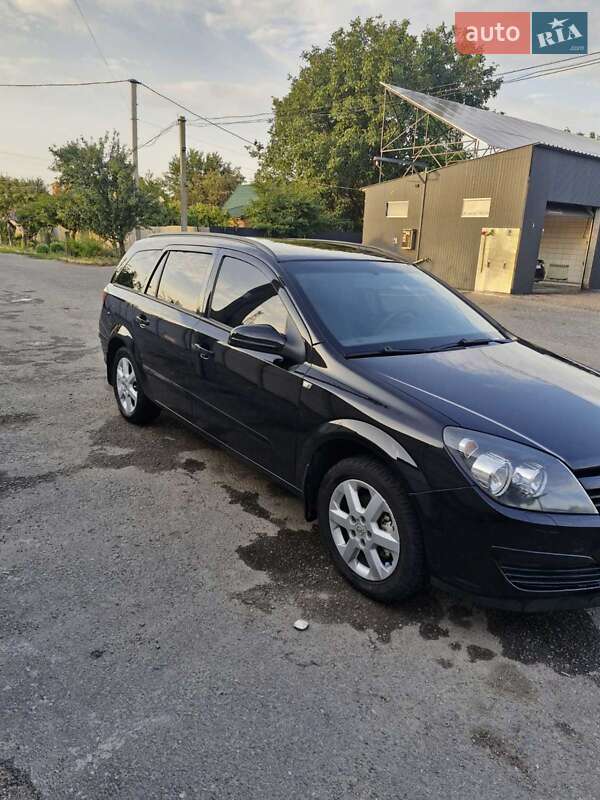 Универсал Opel Astra 2005 в Знаменке