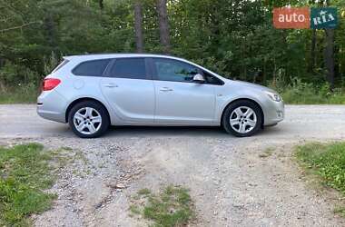 Универсал Opel Astra 2011 в 