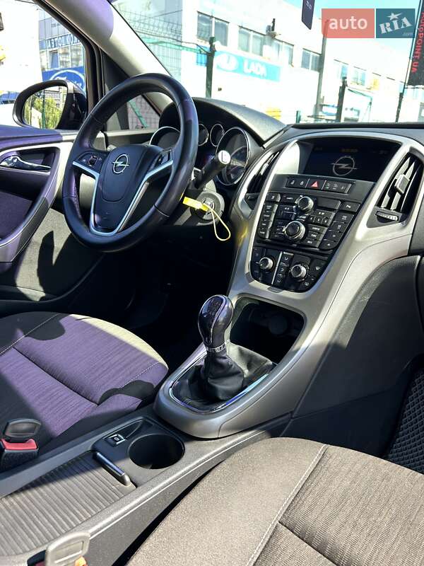 Универсал Opel Astra 2012 в Сумах