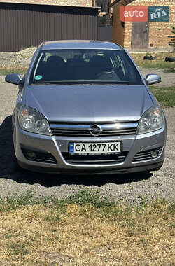 Хэтчбек Opel Astra 2006 в Корсуне-Шевченковском