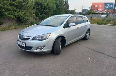 Универсал Opel Astra 2011 в Киеве