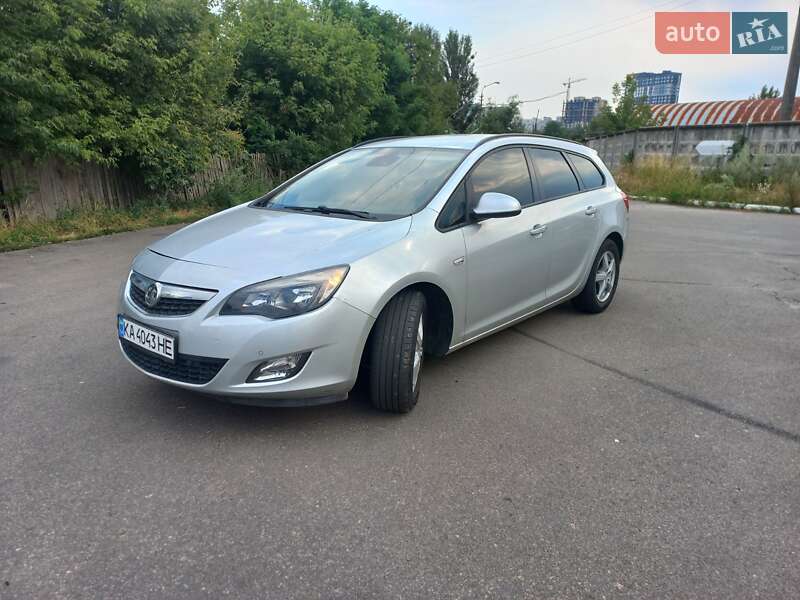Opel Astra 2011