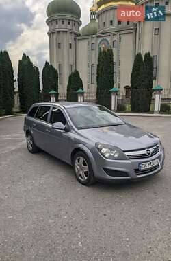 Універсал Opel Astra 2010 в Тернополі