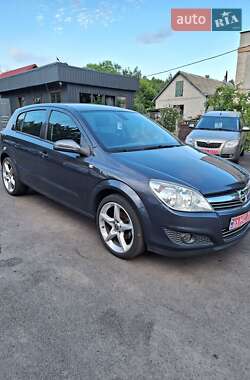 Хэтчбек Opel Astra 2008 в Добровеличковке