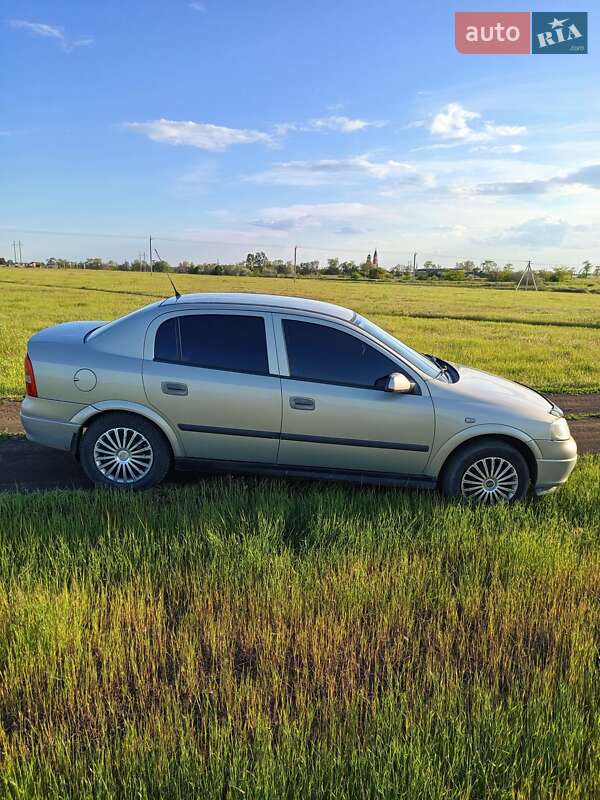 Седан Opel Astra 2008 в Радостном фото 2 Седан Opel Astra 2008 в Радостном