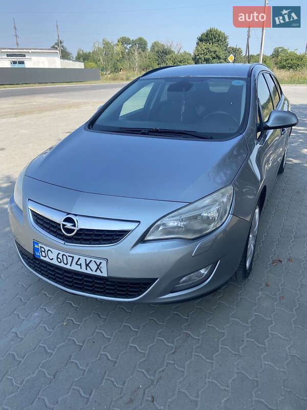Opel Astra 2011